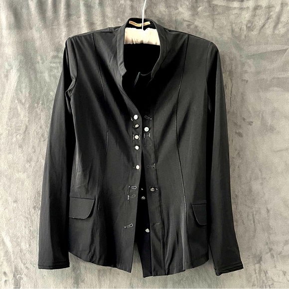 Marithé & Francois Girbaud light weight jacket with intricate button details! - Picture 2 of 5